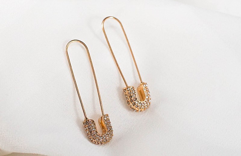 Pin earring